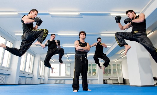 Kickboxing Schule Zürich, Kickboxen für Kinder, Jugendliche, Frauen und Männer